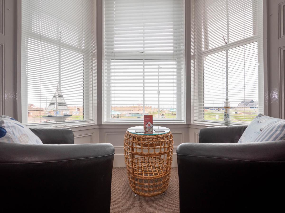 Oyo Pier Hotel Rhyl Exteriér fotografie
