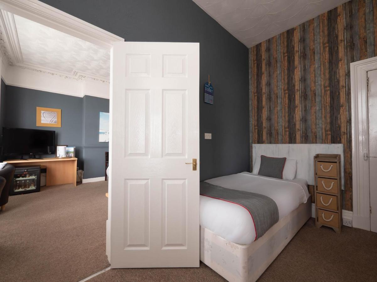Oyo Pier Hotel Rhyl Exteriér fotografie