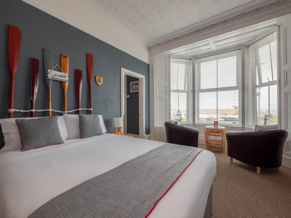 Oyo Pier Hotel Rhyl Exteriér fotografie
